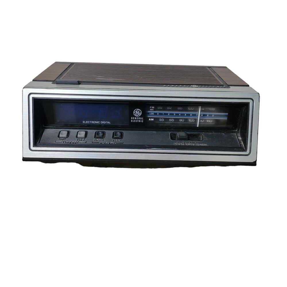 Vintage General Electric AM/FM Digital Clock Radio 7-4651A Walnut Grain GUC